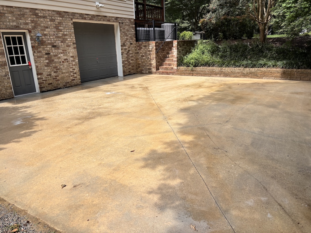 Expert Concrete Pad Cleaning in Ashland Thumbnail